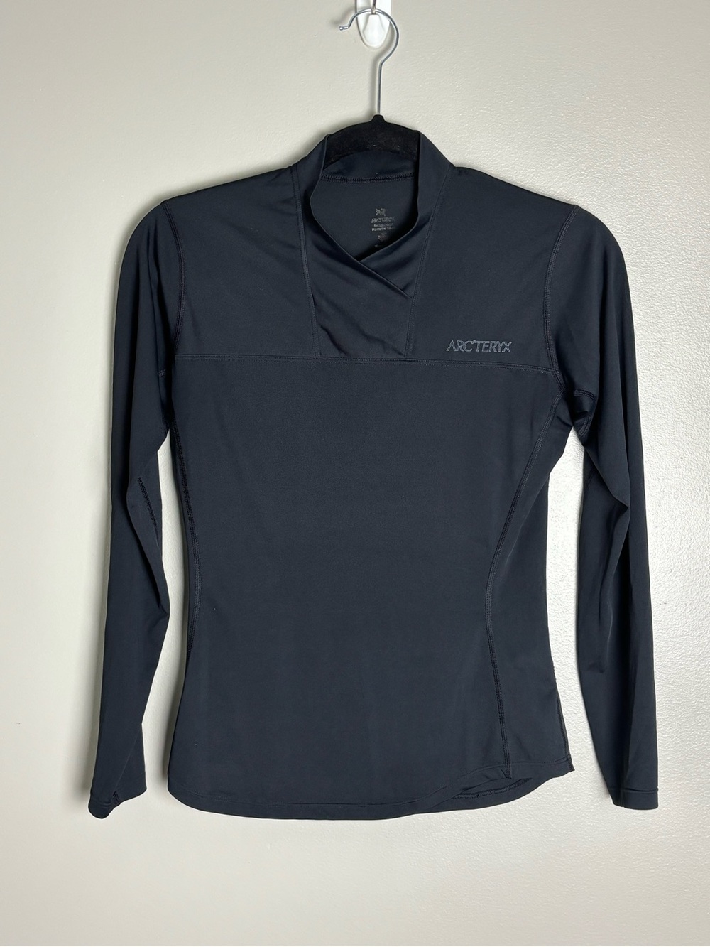 Arc'teryx Black Long-Sleeve Technical Base Layer Pullover Size XS